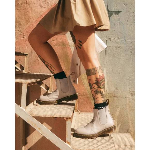 NEW DR. MARTENS women's 2976 virginia chelsea boot in taupe vintage - Picture 1 of 3